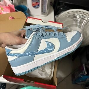 Nike dunk low essential blue paisley women’s size 7.5